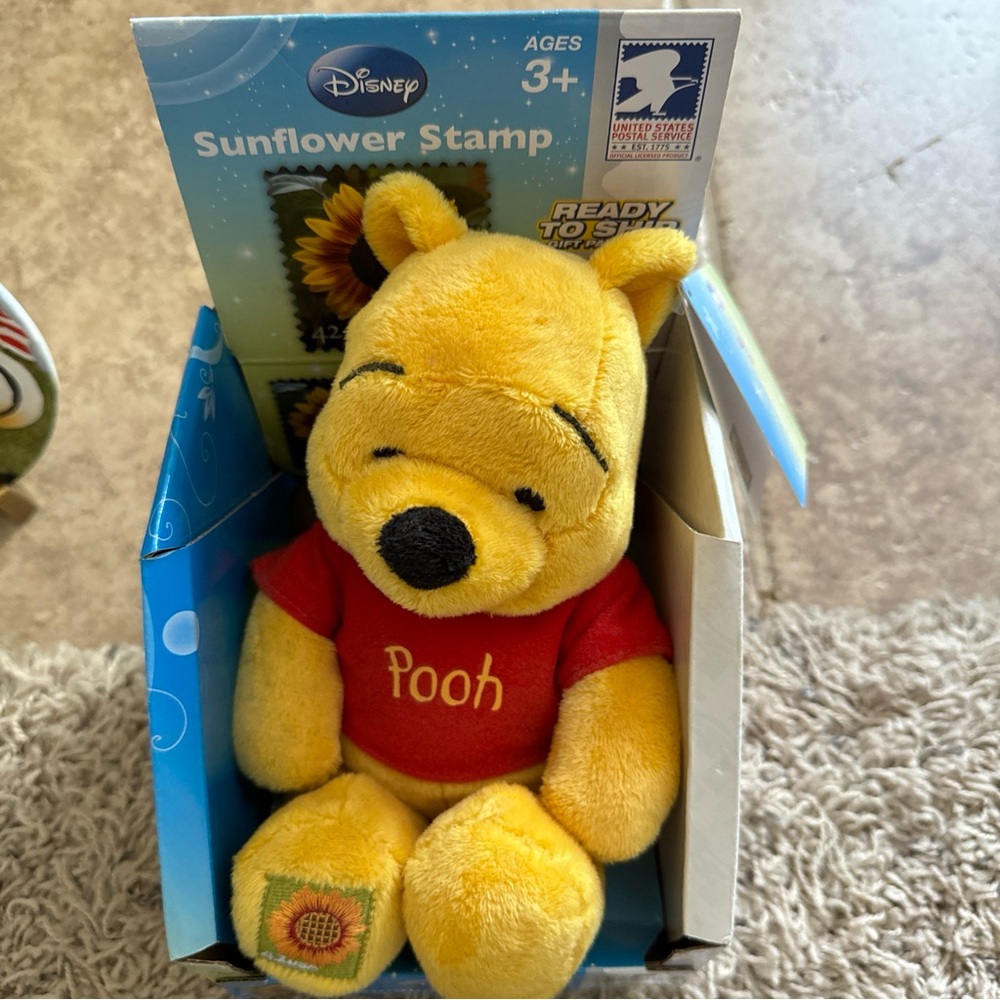 The Disney Winnie the Pooh stuff toy , MAILABLE GIFT PKGING